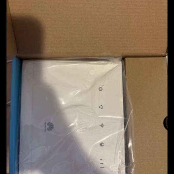 Huawei B315s-519 Locked 4G LTE 150 Mbps WiFi Router - Picture 2 of 4